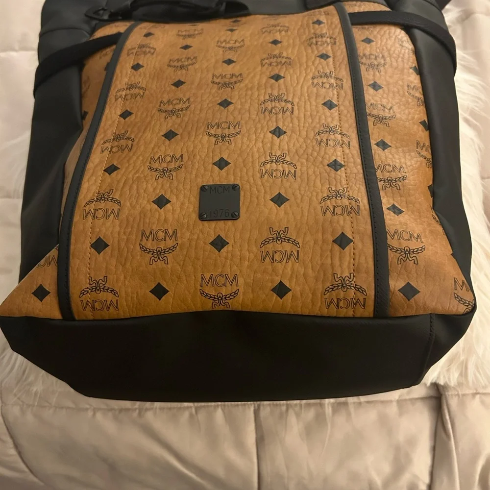 Authentic MCM Large Shopper - Picture 3 of 11